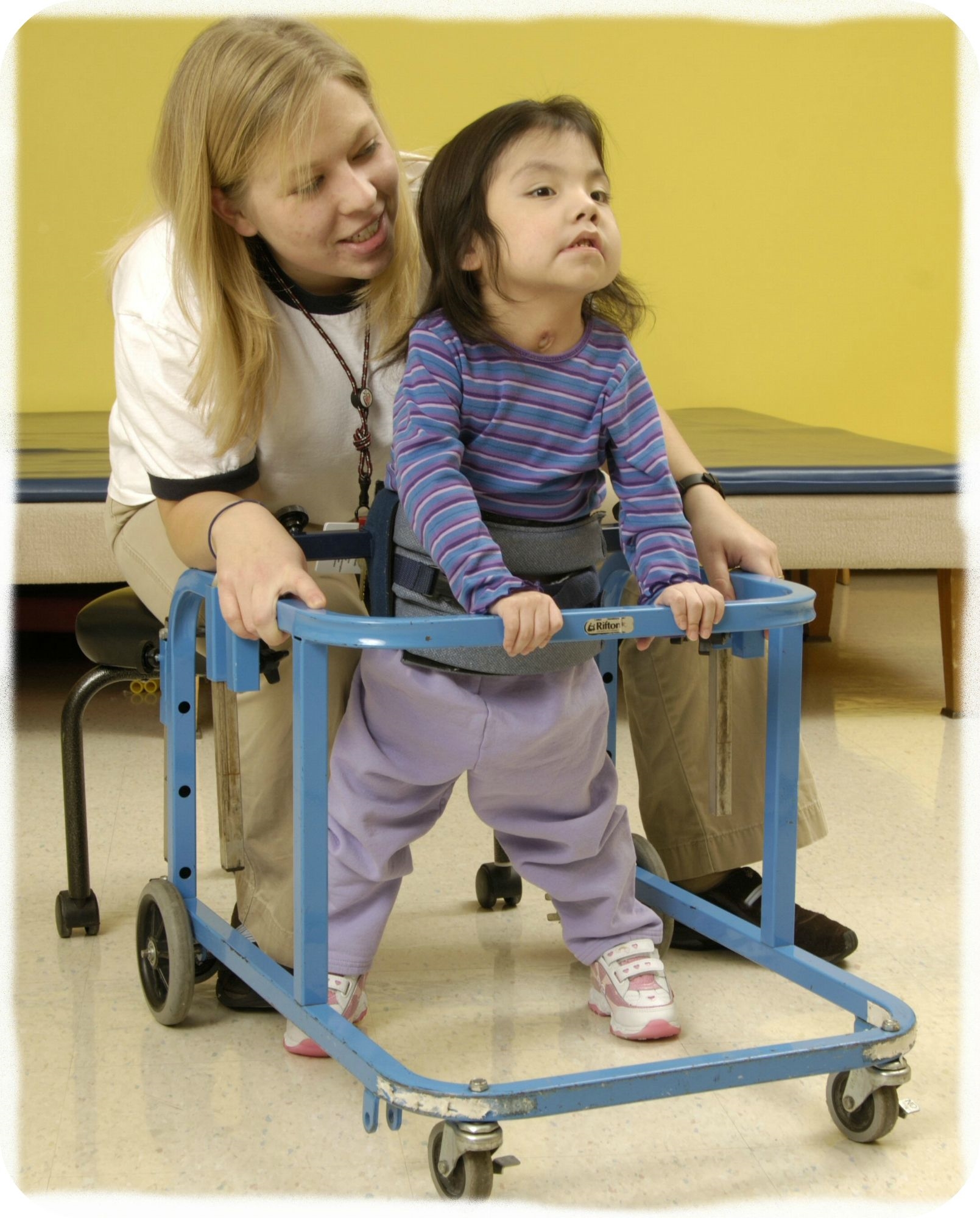 Дети инвалиды 4 группы. Церебральный паралич ДЦП. Центральный паралич ДЦП. Детские церебральные параличи (ДЦП). Игрушки для детей с ДЦП.