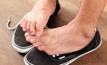 Палец на ноге чешется: возможные причины и особенности лечения
