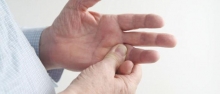 Что делать, если выбил палец на руке? Практические рекомендации