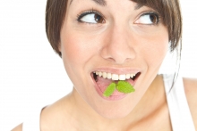 Народные методы лечения запаха изо рта