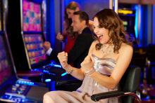 Любят ли женщины играть в казино