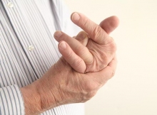 Вывих пальца на руке: описание и особенности лечения