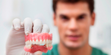 Протезирование зубов с помощью имплантов