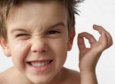 Гной в ухе у ребенка и взрослого: возможные причины, симптомы и особенности лечения